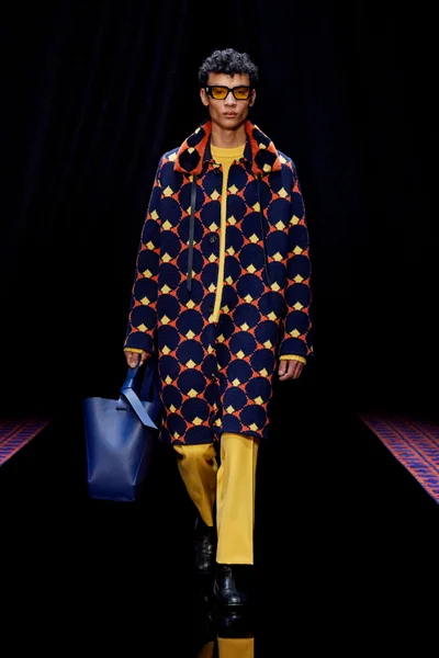Look 32